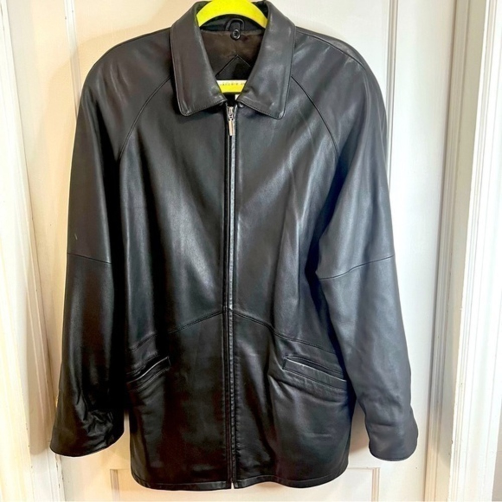 Valerie Stevens New Zealand lambskin zip up long jacket